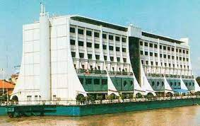 Khách Sạn nổi 5 sao đầu tiên có mặt tại Sài Gòn năm 1989-1994